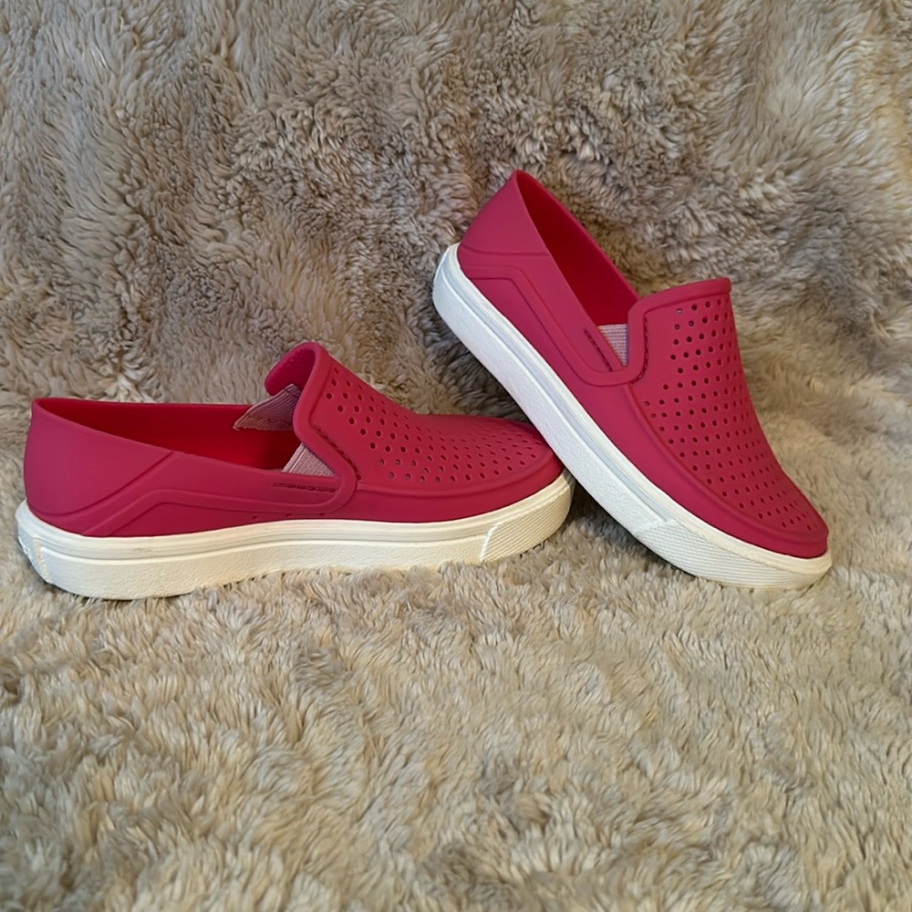 Pink Iconic Comfort Crocs (no box)
